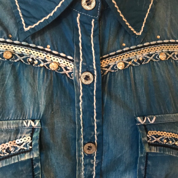 Vintage Roar Bling Button Down - Picture 7 of 8